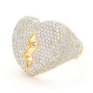 Iced Out VVS Broken Heart Signet Hip Hop Custom Jewelry Engraved Sier Men Letter Moissanite Sier Ring