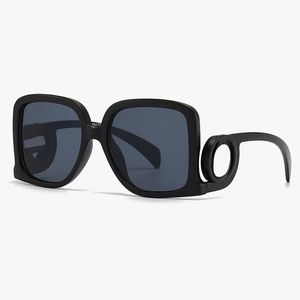 Fashiona hål ut solglasögon för manliga och kvinnliga designers anti UV400 retro överdimensionerade fyrkantiga full ramglasögon toppen av linjen original förpackningsbox GG1326