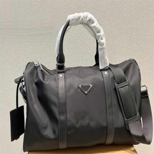 Designer nylon duffle påsar unisex stor kapacitet resande väska ryggsäck handväska mode svart sportpaket bärbart helg han190i