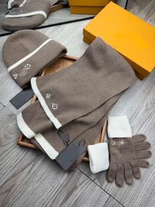 Lyxdesigner stickad halsdukhatt handske tre-stycken uppsättningar modemärke hösten vinter termisk kritt handske ull beanie hattar för män och kvinnor