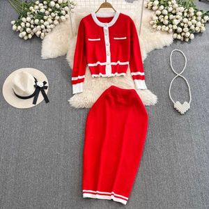 Tvådelad klänning Autumn Winter Rands Sticked Two Piece Set Women Christmas Pearls Single Breasted Sweater Coat and Straight Midi kjoldräkter 2024