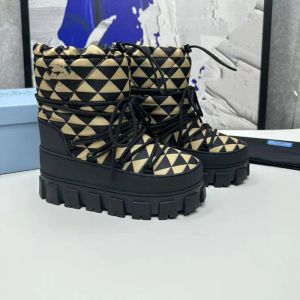 vinterstövlar designer snöstövlar toppkvalitet nylon skidstövel halvstövlar chunky vinter varm svart vit brun ner material päls triangel bootie kvinnors stövlar plattform