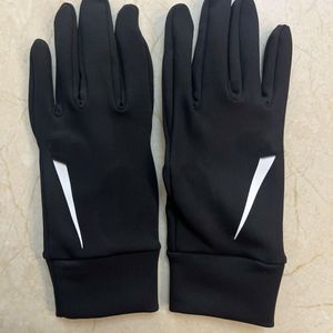 Gloves designer gloves Winter football training luxury mens Five Fingers Gloves mountaineering riding touch screen gloves windproof wear resistant cold warm