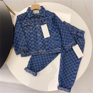 New Luxury Children's Baby Denim Suit Autumn e Winter Denim Outerwear Troushers Letter Casual Fashion's Wear Series Tamanho 100-150cm G01