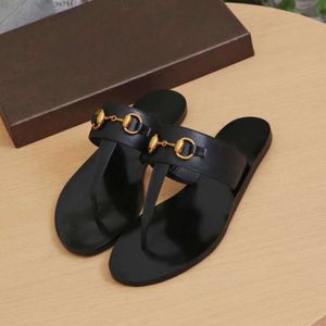 Üst Sıcak Satış-Summer Marka Kadınlar Flip Flops Terlik Lüks Moda Orijinal Deri Slaytlar Sandalet Metal Zinciri Bayanlar Sıradan Ayakkabı SZ 36-42 N07