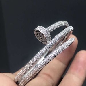 Nuevo producto de nicho de alto lujo, tres círculos llenos de diamantes, uñas y estrellas, pulsera femenina con logotipo