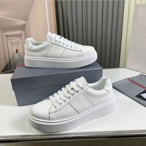 Booster con piattaforma di design di lusso Scarpe da papà Scarpe da corsa sportive casual da uomo nere piccole scarpe bianche in pelle con lacci Scarpe da allenamento da viaggio piatte Scarpe da tavola bianche