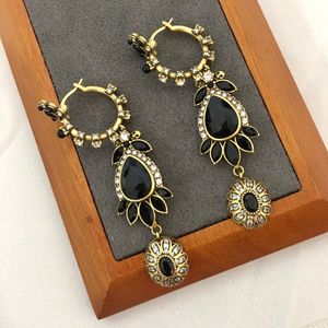 Nowy zaprojektowany szkielet vintage złoty w zawieszki kamieni szlachetnych Kobiety spersonalizowany styl z diamentami kolczyki obręcze Studs Designer Jewelry XDL