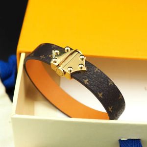 Designer-Lederarmbänder für Männer und Frauen, einfaches Buchstaben-Blumen-Armband, vergoldeter Schmuck für Frauen