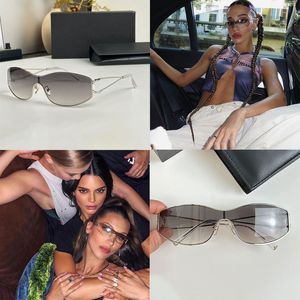 Óculos de sol retangulares de metal luxuoso com gradiente de política Oculos de sol fivela de carta de templo com pequeno diamante 4073B adequado para formato de rosto elegante para mulheres