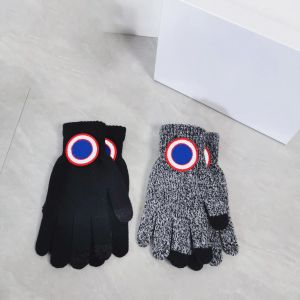 Designer Gloves Women Warm Winter Sheep Luxury Five Fingers Gloves Men Black Grey Color Glove