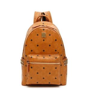 Backpack de viagem de estudante de estilo de couro Menina de alta qualidade Mulheres Bolsas de rebite famosas designer de bolsa meninos meninos da moda bolsa de escola267v