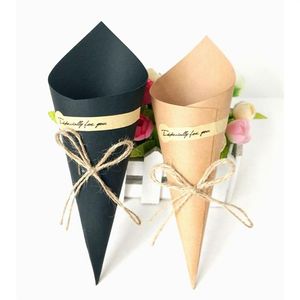 50PCS Packing Bag Cone Kraft Paper Bags Flower Gift Bag Chocolate Sweet Popcorn Wrapping Birthday Wedding Creative Folding 210402226h