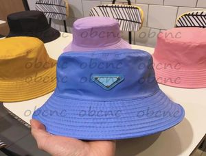 2022 Stingy Brim Hats Women Design Classic Metal Decoration Tryckt Casual Bucket Hat Mens and Woman Par High Quality Sun Hat5293337