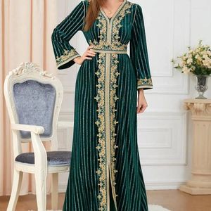 Etniska kläder Dubai Abaya Frauen Muslimisches Kleid långärmad V-Neck Slit Autumn and Winter Arabic Velvet Dress Muslim Women 3271
