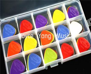 Massor av 100 st alice projicerar nylon Acoustic Electric Guitar Picks Plectrums1 Stora plastplock Holder Case Box4211198