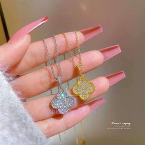 Designer Van Clover Necklace Top Inlaid Zircon Titanium Steel Gold Minimalist ClaVicle Necklace Female Fairy and Gentle Van Clee Accessories smycken