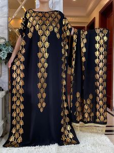 Plus storlek klänningar dubai abaya för kvinnor sommar kort ärm bomullsklänning guld stämplande lös lady maxi islam afrikan med stor halsduk 231208