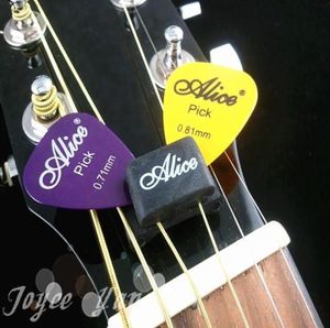 Alice A010C Guitar HeadStock Rubber Pick Holder with 5pcs Guitar Picks 4091971