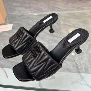 Pantofole miui tacchi alti designer piatti sandali scivoli ansimanti camerette da letto velo vere leathe verde all'aperto e scarpe da interno