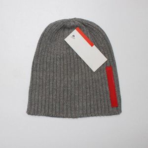 2022 Winter Design Männer Frauen Beanie Mann Hut Lässig Gestrickte Hüte Herren Sport Kappe Schwarz Grau Hight Qualität Schädel Kappen H21352894