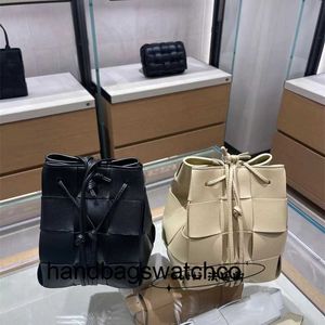 Kaset venetaasbottegas el çantası çekme küçük kova çantası dokuma crossbody bag cy