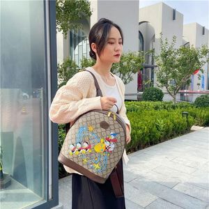 العلامة التجارية 22SS Womens Backpack Fashion Western Style Schoolbag طلاب الرجال الكتف Bag294c