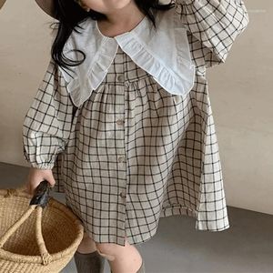 女の子のドレス春夏かわいい綿のリネン子供用スカートレースラペル格子縞の女の子のドレスのスプライシングボタンのための薄い衣装
