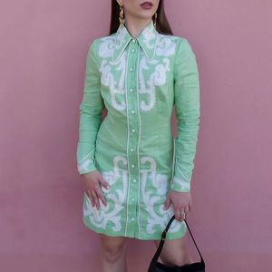 Australisches Designerkleid 2024 neues mintgrünes Retro-Leinendruck-gesticktes Langarm-Hemdkleid mit Taillenrock