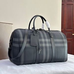 Brunkvalitet Brun duffle påse Tygväskan för män Kvinnor resväskor utomhus äkta lädertryck ränder bokstav mjuk enkel överdimensionerad vintage designer bagage