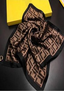 2021 designer superior mulher lenço de seda moda carta bandana marca pequeno lenço variável acessórios atividade gift1310503