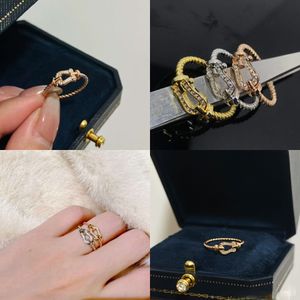 Luxury Band Rings Force Brand Designer S925 Sterling Silver Horse Shoe Bucket Lock Charm Ring for Women Engagment Wedding Jewelry Partydress Gift