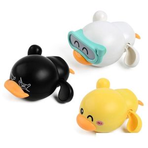 Bath Toys Cute Baby Clockwork Toy Little Yellow Duck Children Girls Lekar i vatten badrumsuppsättningen kombination 1107 Drop Deliv Dhhye