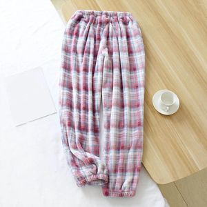 Calças femininas inverno pijama calças casuais versátil xadrez engrossado coral velo quente fechando casa com bolsos