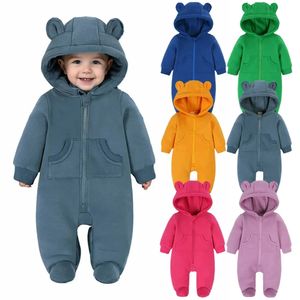 Rompers Born Baby Winter Romper Solid Pocket Hooded Bear Grube ubrania 024M Niemowlę Koreańską dziewczynę Bodysuit 231211