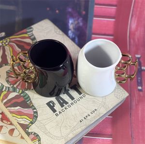 Caneca de cerâmica criativa com fivela de dedo, caneca de boxe, cor sólida, curvada, irregular, resistente ao calor, xícara de café lt707