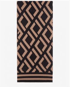 Sciarpa modello classico Moda Sciarpe eleganti da donna Lettera di lusso F Scialle elasticizzato lavorato a maglia morbido da donna caldo in regalo invernale D2109253H3191681