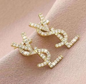 2023 новые серьги-гвоздики из 18-каратного золота с австрийским кристаллом и буквами для женщин в Европе и США, популярные простые дизайнерские свадебные украшения для невесты, подарок oorbellen aretes