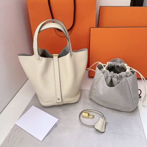 2024Luxury Tote Bag Designer Bag Simples Leve Desgaste-resistente Saco Feito à Mão Couro Cesta Vegetal Clássico Couro Lichia Designer Bolsa 006