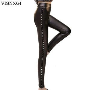 Leggings femininas VISNXGI Winter Fleece Faux Leather Leggings Stretchy Mulheres Moda Rebites Push Up Calças Lápis 4 Cores S-XXL Slim Lady Leggins 231211