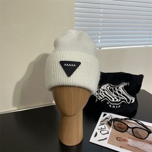 Fashion Loose Fitting Beanie Woolen Knitted Hat Womens Men Designer Hats Cashmere Winter Peaked Cap Travel Outdoor Trend Bonnet High Quality Skull Caps