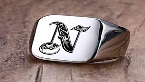 Vnox Retro Initials Signet Ring for Men 18mm skrymmande tung stämpel Male Band rostfritt stål bokstäver Anpassade smycken gåva för honom6721331