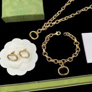 18k guldpläterad halsbandsarmband ringdesigner smycken med låda två samma bokstäver franska litterära mässing alfabet ihålig ut temperament för kvinnor män julklapp