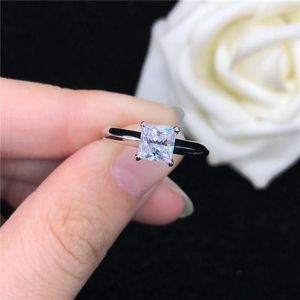 클러스터 반지 인증 인증 1CT 공주 Moissanite 약혼 반지 여성 솔리드 18K 화이트 골드 AU750 보석 선물 아름다운 상자