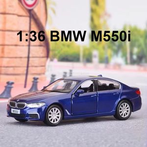 Modello pressofuso in scala 1/36 M550i Modello di auto in lega Fonde sotto pressione Giocattoli in metallo Veicoli Simulazione con tirare indietro Pneumatici in gomma Collezione Regali per bambini 231208