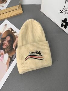 Mode Marke Buchstaben Woolen hut Women039s Herbst Paris Winter Warme Koreanische Einfache AllMatching Gestrickte Hüte Men3413062
