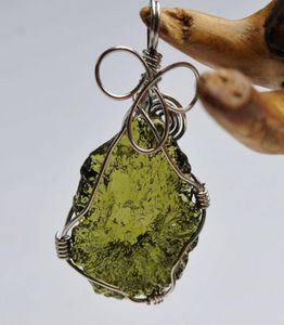 Natural Moldavite Green Crystal Energy Stone Pendant för män och kvinnor par halsband fina smycken LJ2010162577507