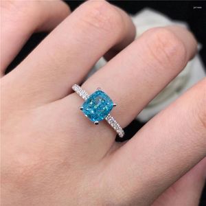 Klusterringar Pure 18K White Gold AU750 RING 1,5CT ljusblå diamantengagemang för kvinnor födelsedagsmycken parti tillbehör