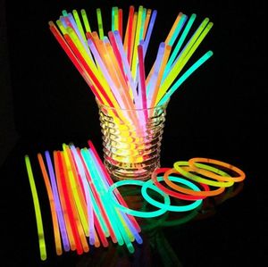 Glow Sticks Party Fluorescencyjne lekkie bransoletki Naszyjniki Neon Glow Sticks Do dyspozycji Glow Sticks Xmas Party Supplies Light Stick BH7436971