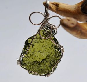 Natural Moldavite Green Crystal Energy Stone Pendant för män och kvinnor par halsband fina smycken LJ2010161249697